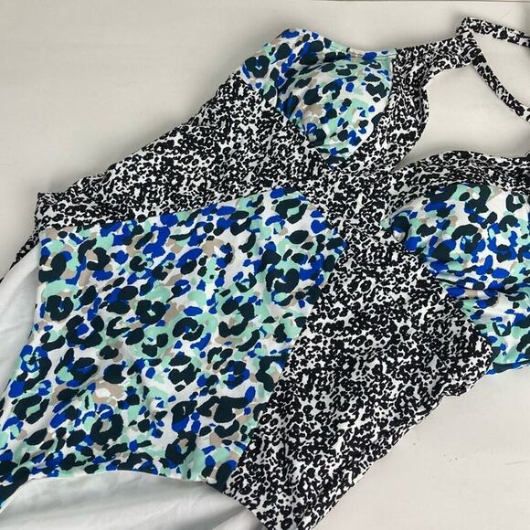 NWT * SPLENDID One Piece Halter Swimsuit in Tropic Spots One - Picture 10 of 13